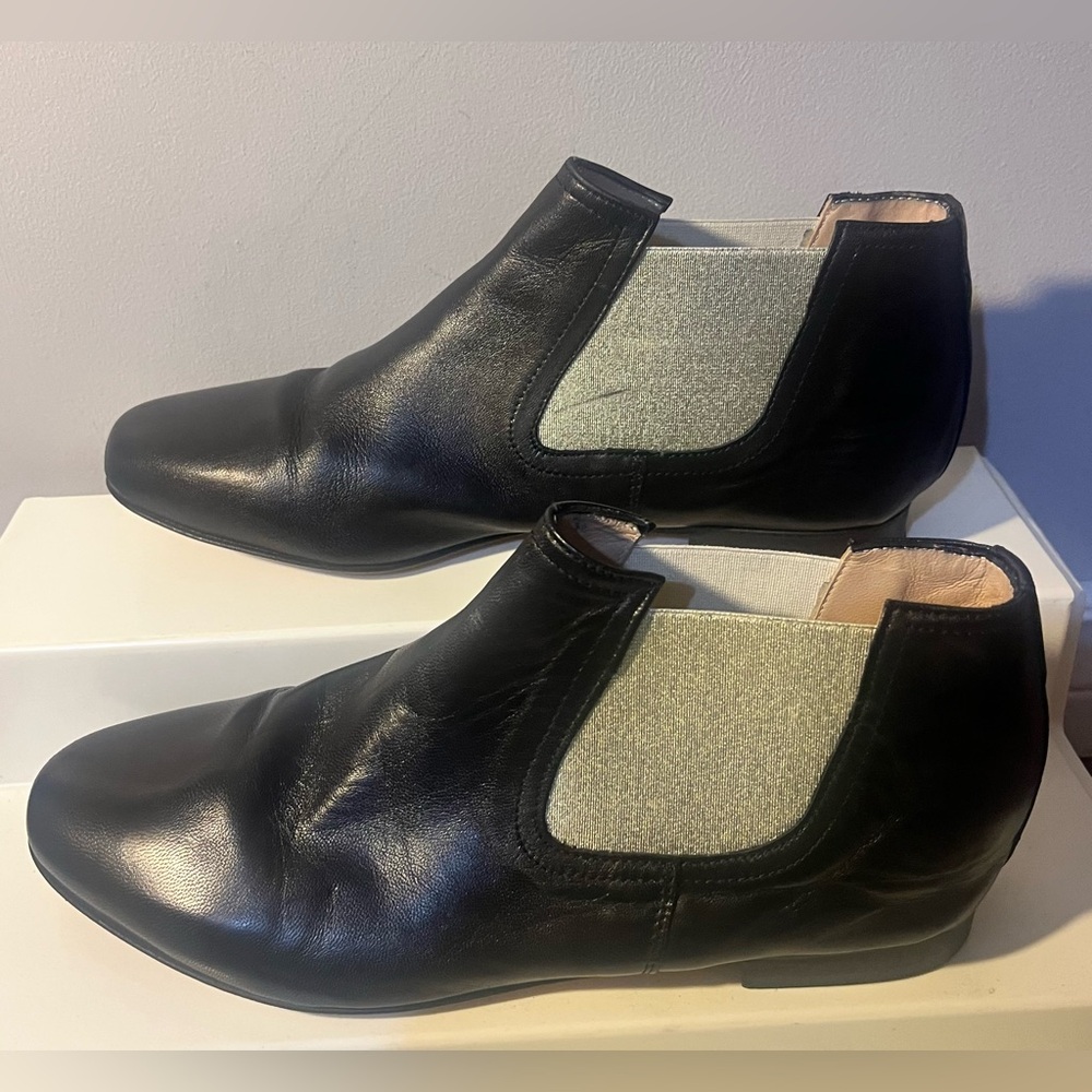 Vero Cuoio Woman’s Black Lrather Ankle  Boots in Great Condition!!